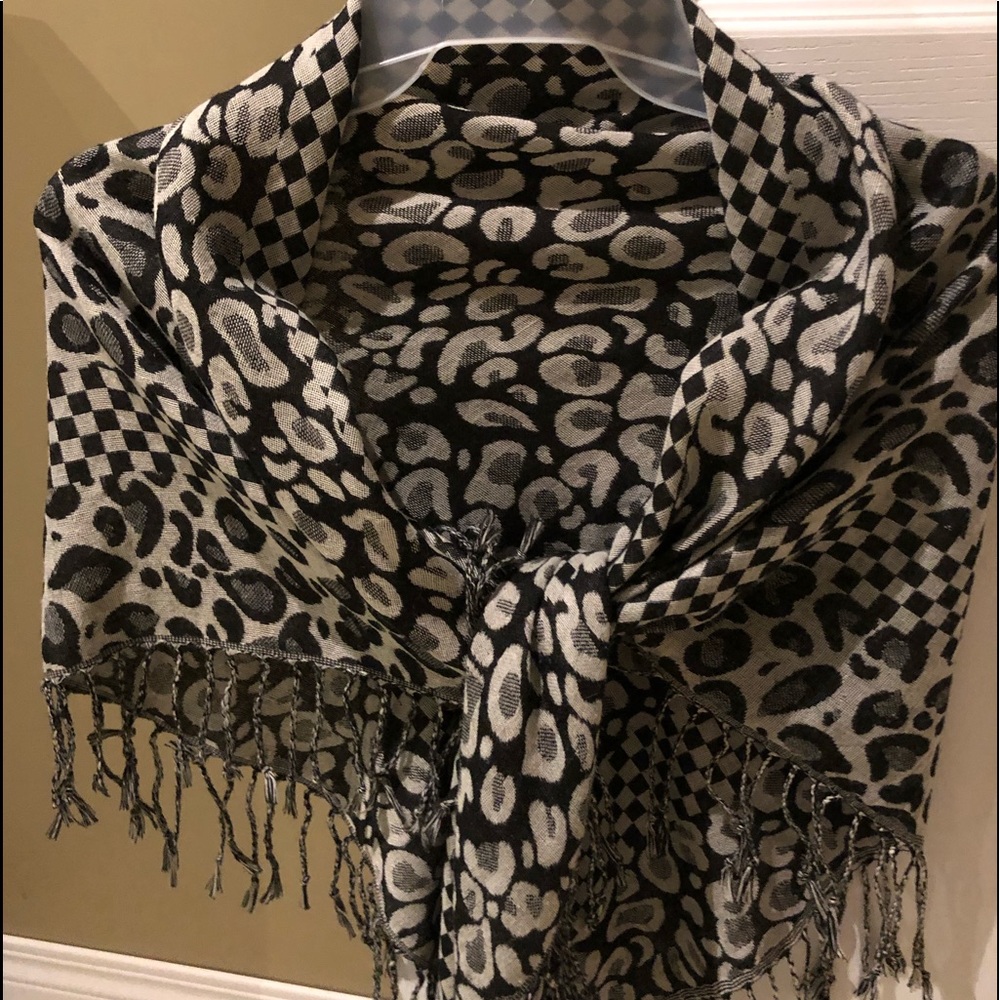 Nice triangle scarf